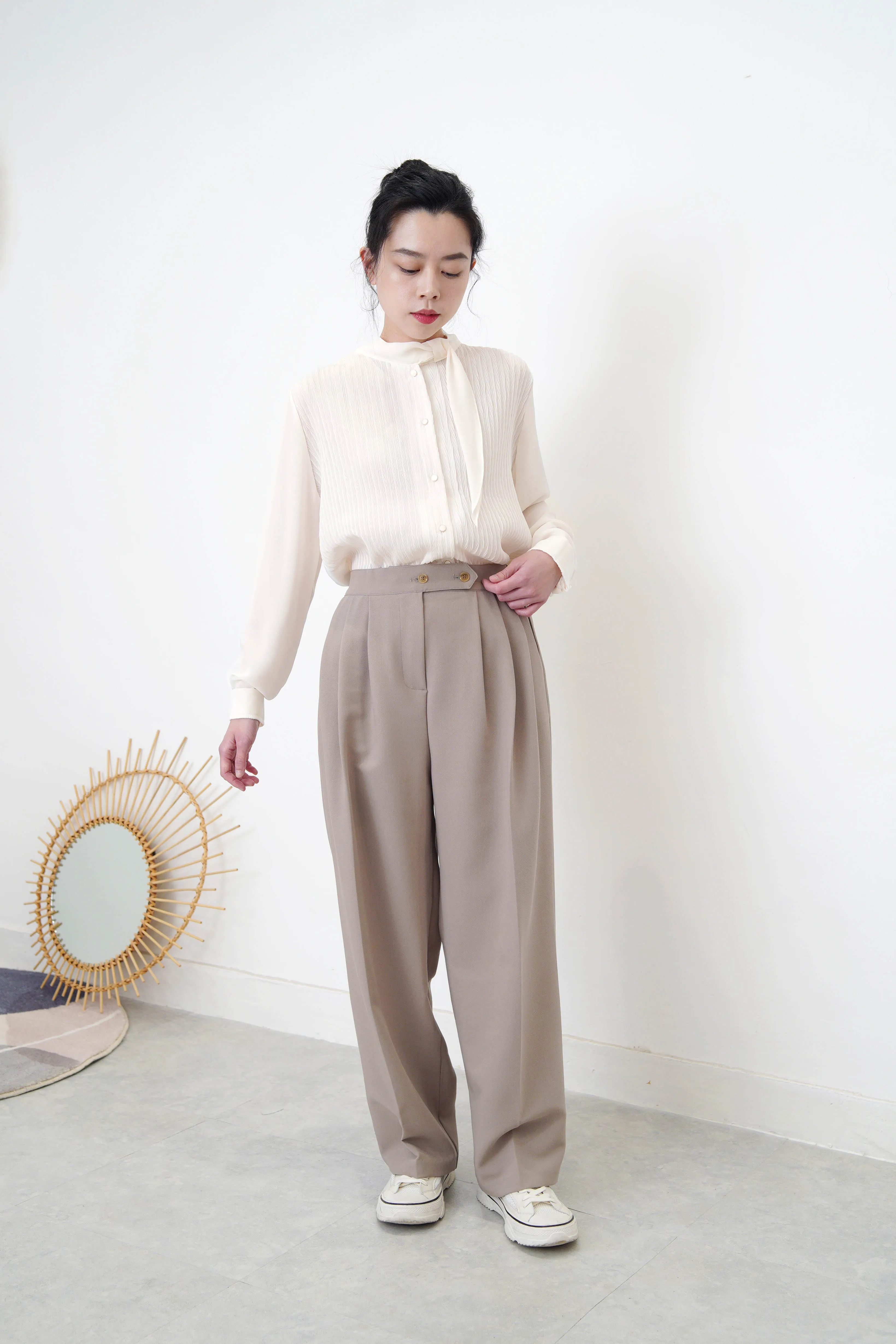 Ivory chiffon texture blouse in detail collar